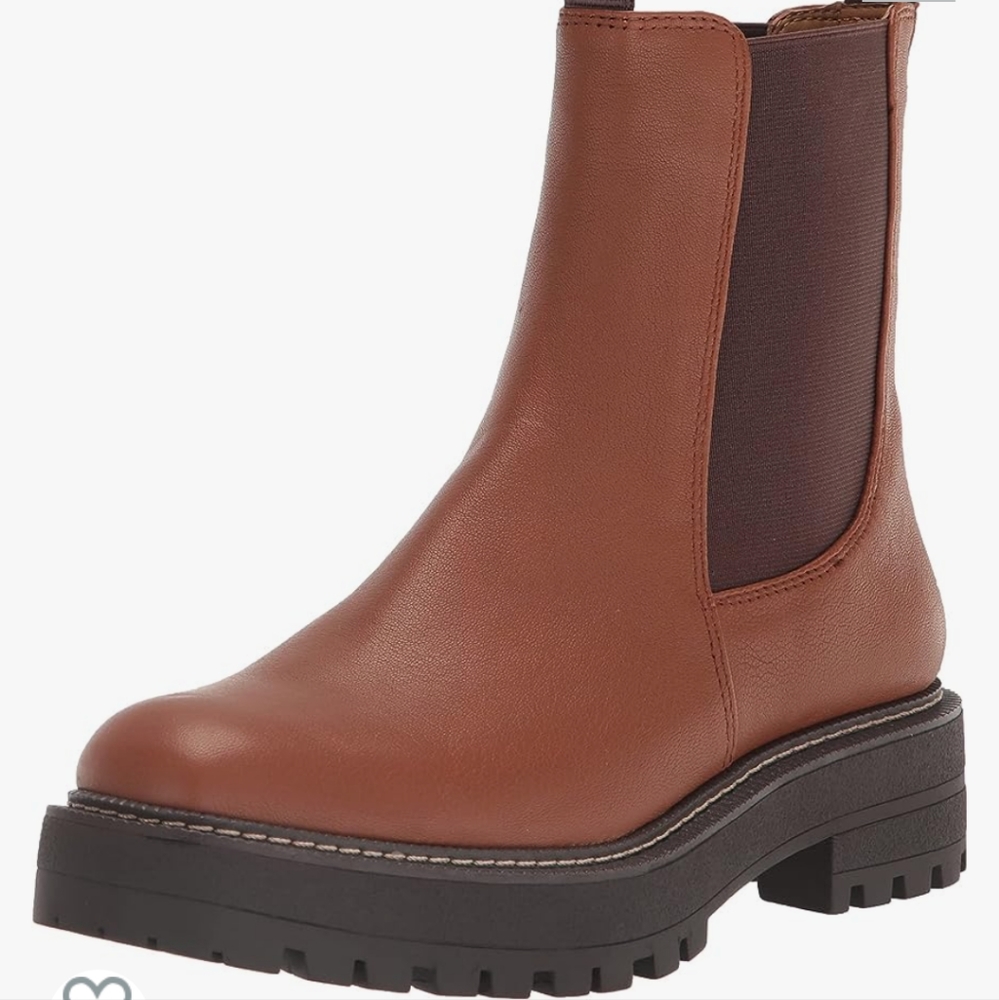 NWOT ...LAGUNA CHELSEA Golden Carmel BOOT...Size 7.5